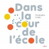 Dans la cour de l'école