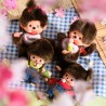 Monchhichi standard - Fille avec bavoir blanc