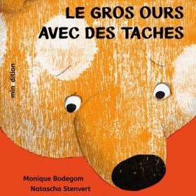 Le gros ours avec des taches