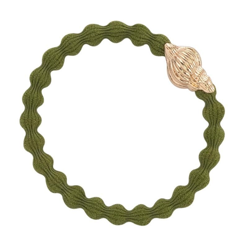 ByEloise bracelet élastique coquillage doré - Vert olive ByEloise bracelet élastique coquillage doré - Vert olive
