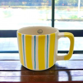 Mug en céramique rayé  jaune