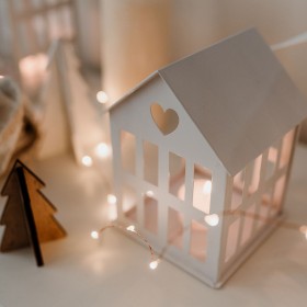 Maison en métal blanc -...