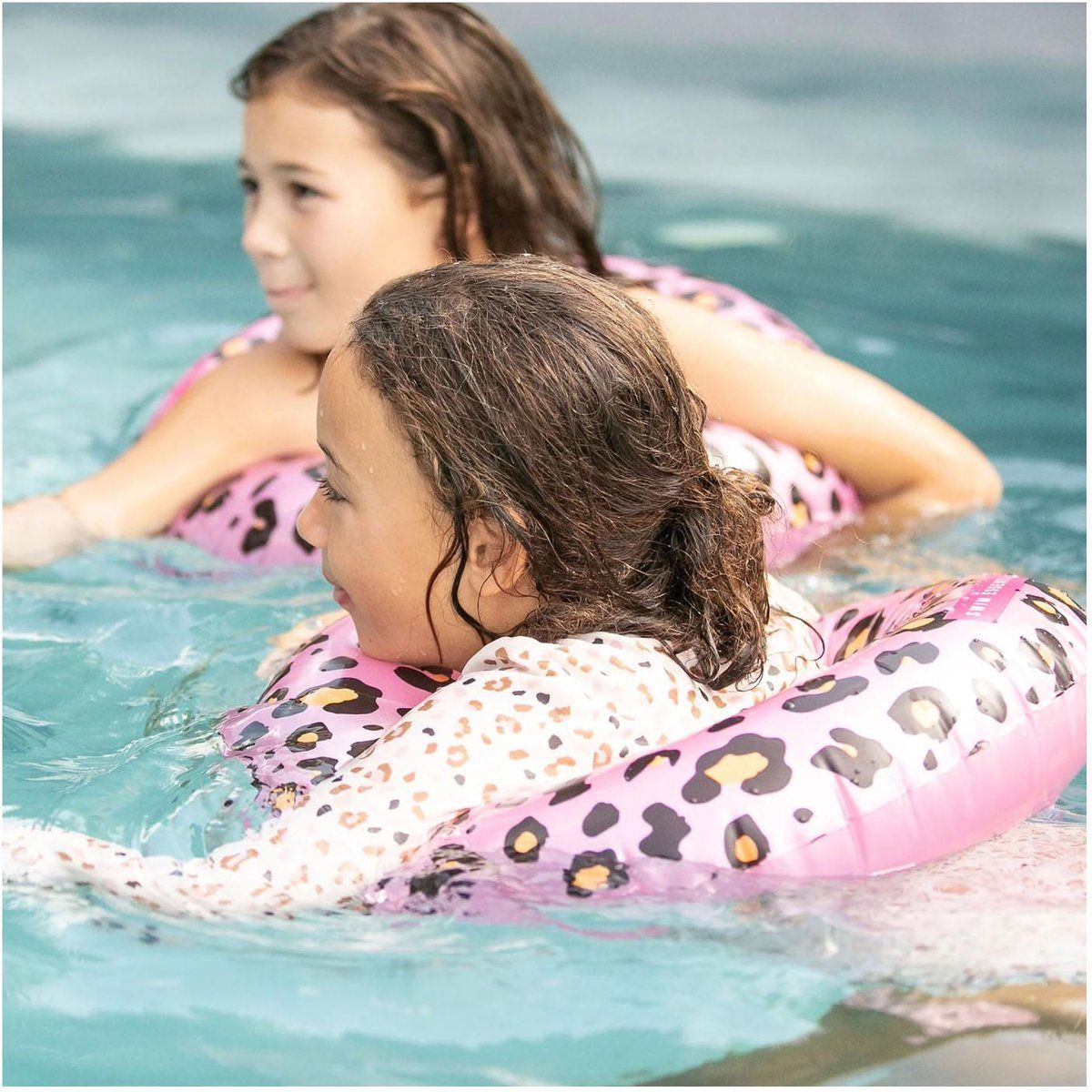 7432233952970-bouee-de-natation---rose-imprime-leopard-50-cm