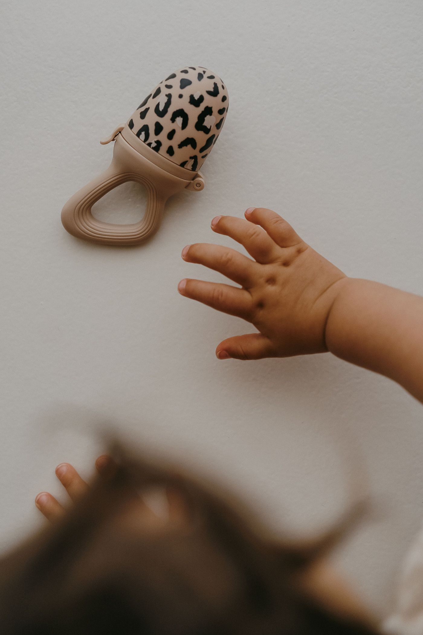 3760354291277-tetine-grinoteuse-sauvage---leopard